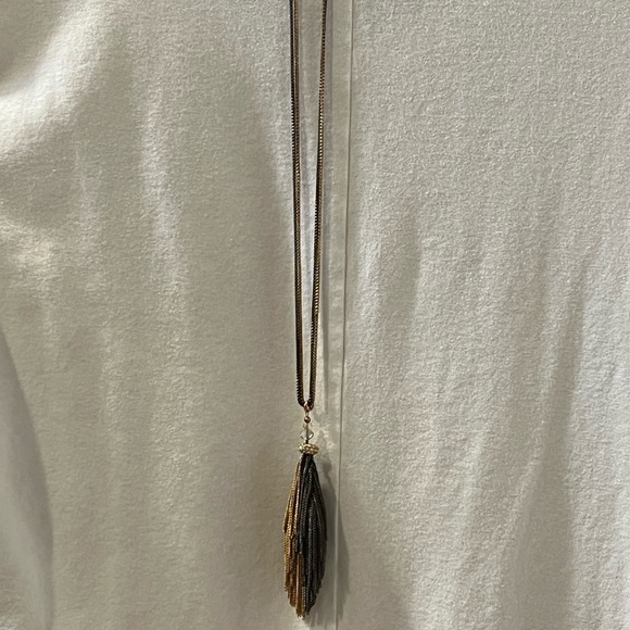 Gold and black feather shape chain dangling necklace - Picture 6 of 6